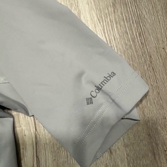 Columbia Men's Light Gray Rash Guard - Picture 2 of 5